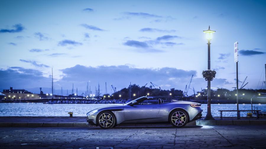  Aston Martin DB11 V8 Volante 2018 года  (JP) (фото 3 из 4)